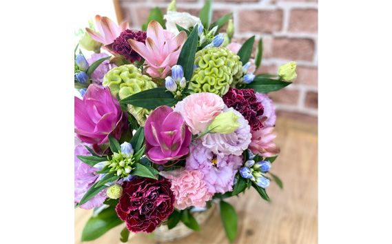 （ピンク系）Lサイズ 癒し生活！季節のおまかせフラワーアレンジメント