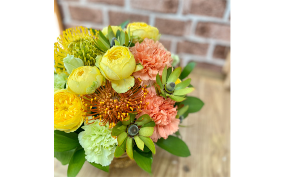 （イエロー系）Lサイズ 癒し生活！季節のおまかせフラワーアレンジメント