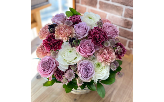 （パープル系）Lサイズ 癒し生活！季節のおまかせフラワーアレンジメント
