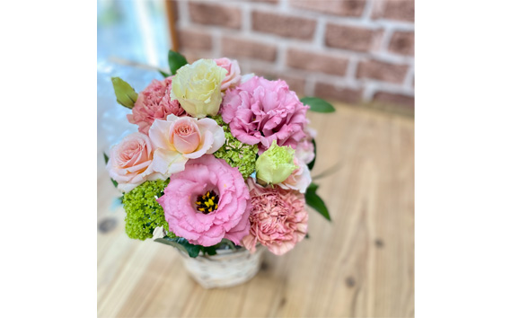 （ピンク系）Mサイズ 癒し生活！季節のおまかせフラワーアレンジメント