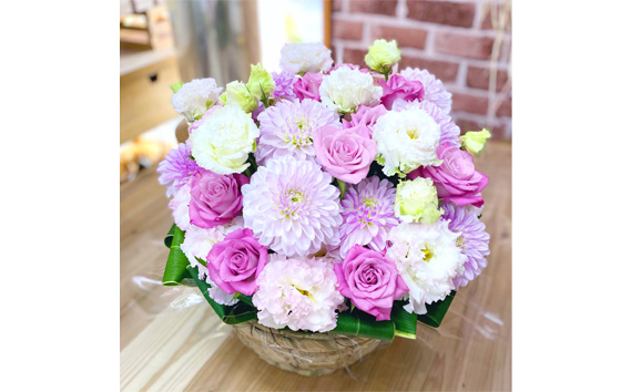 （ピンク系）Lサイズ 癒し生活！季節のおまかせフラワーアレンジメント