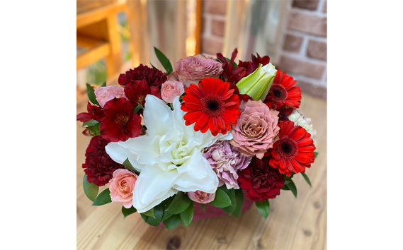 （レッド系）Lサイズ 癒し生活！季節のおまかせフラワーアレンジメント