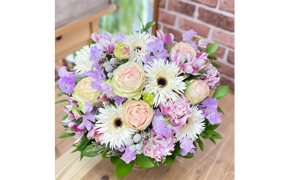 （パープル系）Lサイズ 癒し生活！季節のおまかせフラワーアレンジメント