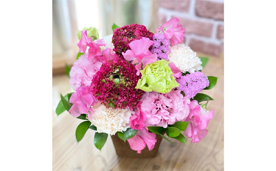 （ピンク系）Mサイズ 癒し生活！季節のおまかせフラワーアレンジメント