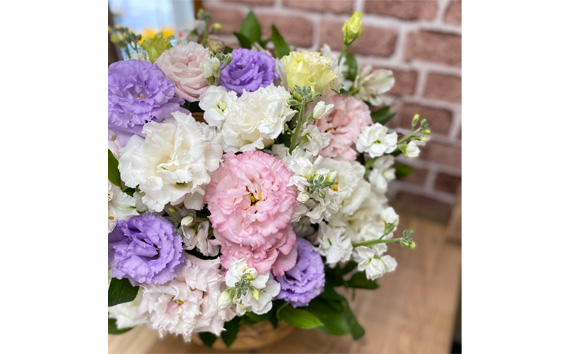 （パープル系）Lサイズ 癒し生活！季節のおまかせフラワーアレンジメント
