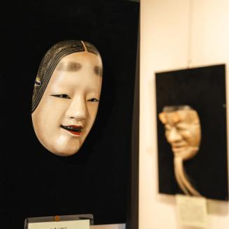 能面ギャラリー(至寶館)と工房での能面鑑賞・簡単能楽講座・能面作成見学と体験