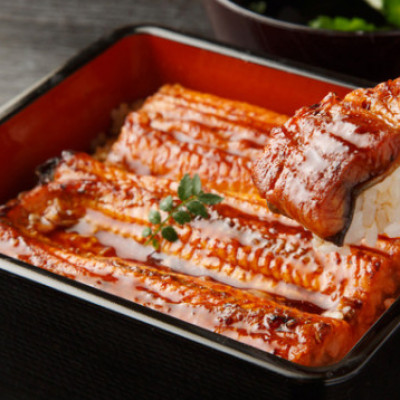 熟練された職人が作る「炭火焼き　国産うなぎ蒲焼」大サイズ約200g×1尾【配送不可地域：離島】