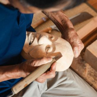 能面ギャラリー(至寶館)と工房での能面鑑賞・簡単能楽講座・能面作成見学と体験