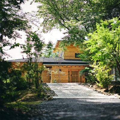 霞ヶ浦湖畔で完全プライベート。一棟貸しの宿「水郷園」宿泊券(4名様分)