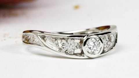 桜の透かしのダイヤモンドリング プラチナ リング 指輪 ダイヤモンド ダイヤ ジュエリー ギフト 記念 贈り物 贈答 プレゼント 0.3カラット [AH048sa]