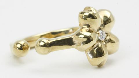 ダイヤモンド入「一輪桜」のイヤーカーフ ダイヤモンド ダイヤ イヤーカフ ギフト ラッピング 贈り物 贈答用 プレゼント シルバー K18 18金 ゴールド 桜川市 [AH073sa]