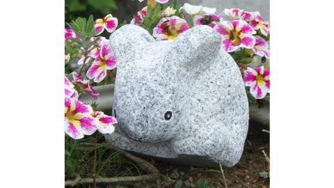 石の彫刻 うさぎ 石 ストーン 雑貨 職人 伝統工芸 伝統工芸品 置き物 飾り 玄関 おしゃれ 茨城県 桜川市 贈り物 [AP015sa]