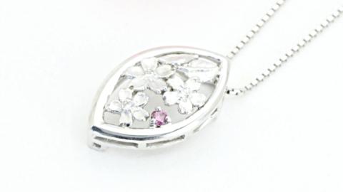 桜の透かし彫りの プチネックレス お祝い 贈り物 プレゼント ジュエリー プチネック [AH104sa]	