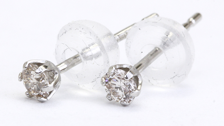 ダイヤモンド スタッド ピアス 合計 0.10ct（ハート＆キューピッドカット） ギフト 記念 贈り物 贈答用 アクセサリー ジュエリー ジュエリーマーノ 桜川市 [AH117sa]