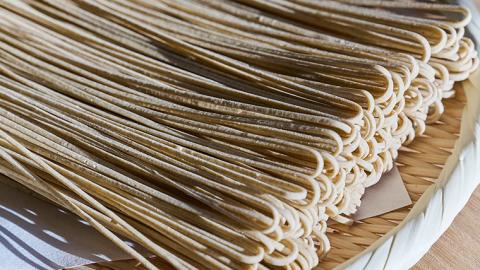 ＜お中元熨斗付＞八割乾麺セット 茨城県産【 常陸秋そば 】 石臼挽き そば粉使用 贈答用 200ｇ×8袋入 お中元 御中元 そば 蕎麦 乾麺 国産 農家直送 [BE025sa]