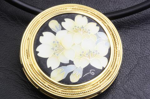 「桜川七宝」白雲櫻縄目ペンダント【ラウンドタイプ】／ 母の日 プレゼント ジュエリー 作家 伝統工芸 森千鶴子 [AH029sa]