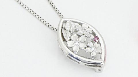 桜の透かし彫りの プチネックレス お祝い 贈り物 プレゼント ジュエリー プチネック [AH104sa]	