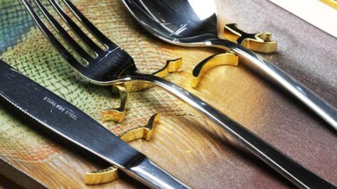 《 今だけ！特別価格 》 SV925製 「さ.く.ら」の 箸置き シルバー 純銀 18金メッキ ギフト 記念 贈答用 贈り物 [AH049sa]	