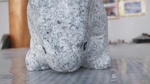 石の彫刻 うさぎ 石 ストーン 雑貨 職人 伝統工芸 伝統工芸品 置き物 飾り 玄関 おしゃれ 茨城県 桜川市 贈り物 [AP015sa]