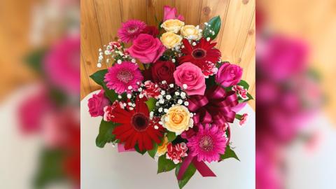 【お花の定期便 12回 毎月】お花たっぷり お花屋さんにおまかせ 季節の フラワーアレンジメント 定期便 生花 ギフト 贈り物 [DP011sa]