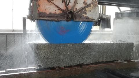 茨城県産真壁小目石 縦型16寸×20寸台付 墓誌 引換券 真壁石 お墓 [BO003sa]