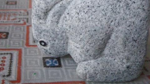 石の彫刻 うさぎ 石 ストーン 雑貨 職人 伝統工芸 伝統工芸品 置き物 飾り 玄関 おしゃれ 茨城県 桜川市 贈り物 [AP015sa]