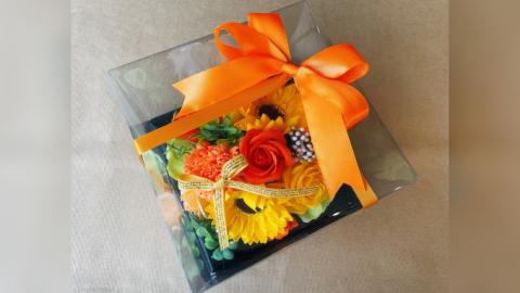 シャボンフラワー M フラワーケーキ フラワーギフト 贈り物 ギフト 誕生日 プレゼント 石鹸素材 枯れないお花 [DP005sa]