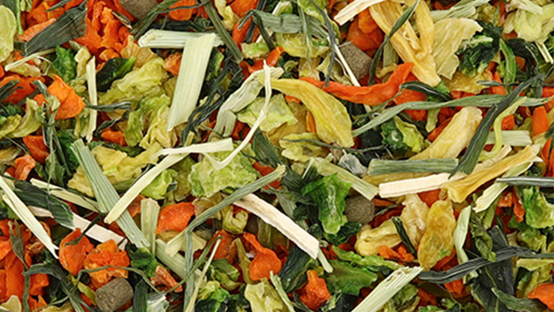 ハーティー もぐもぐベジサラ 160g × 3袋 小動物用フード ペットフード おやつ 保存料・着色料無添加 砂糖不使用 乳酸菌（フェカリス菌）配合 [BU028sa]