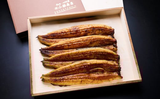 【4ヶ月定期便】 蒲焼きうなぎ 4尾 （国産） ／ 鰻 うなぎ ウナギ 蒲焼き 蒲焼 うなぎの蒲焼 鰻の蒲焼き たれ付き 自家製たれ 山椒 冷蔵 国産