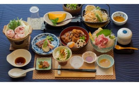 AK-2-1 【土日祝限定】ゆっくり☆のんびり☆リフレッシュプラン（ペア宿泊券）お土産付き（夕日が見える和室１２畳　温泉水引水　バス・トイレ付き）【２名様分宿泊券（一泊二食付き）お土産に本格芋焼酎「紅コガネ」１本】