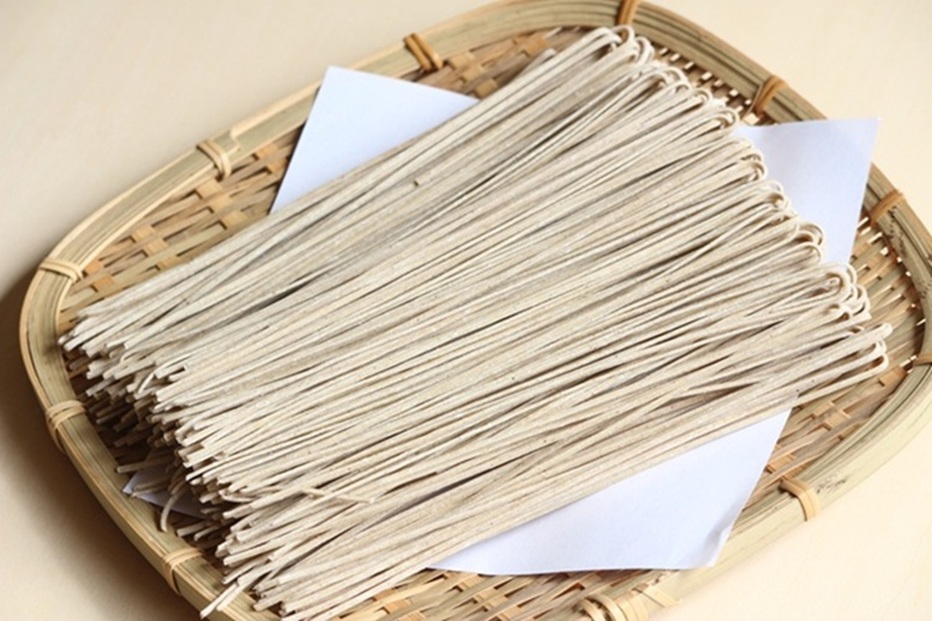 【2025年12月より順次発送】【茨城県共通返礼品／桜川市】《お歳暮》贈答用・熨斗付【常陸秋そば】八割乾麺セット8袋入(御贈答用)｜そば 乾麺 常陸秋そば 茨城県共通返礼品 桜川市 お歳暮 贈り物 ギフト 茨城県 行方市(DX-34-2)