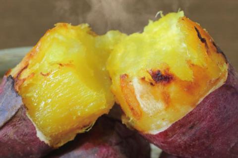 EY-40　【12ヶ月定期便】熟成シルクスイート冷凍焼き芋約1.2kg+おまかせ品種さつまいも　合計約1.3kg