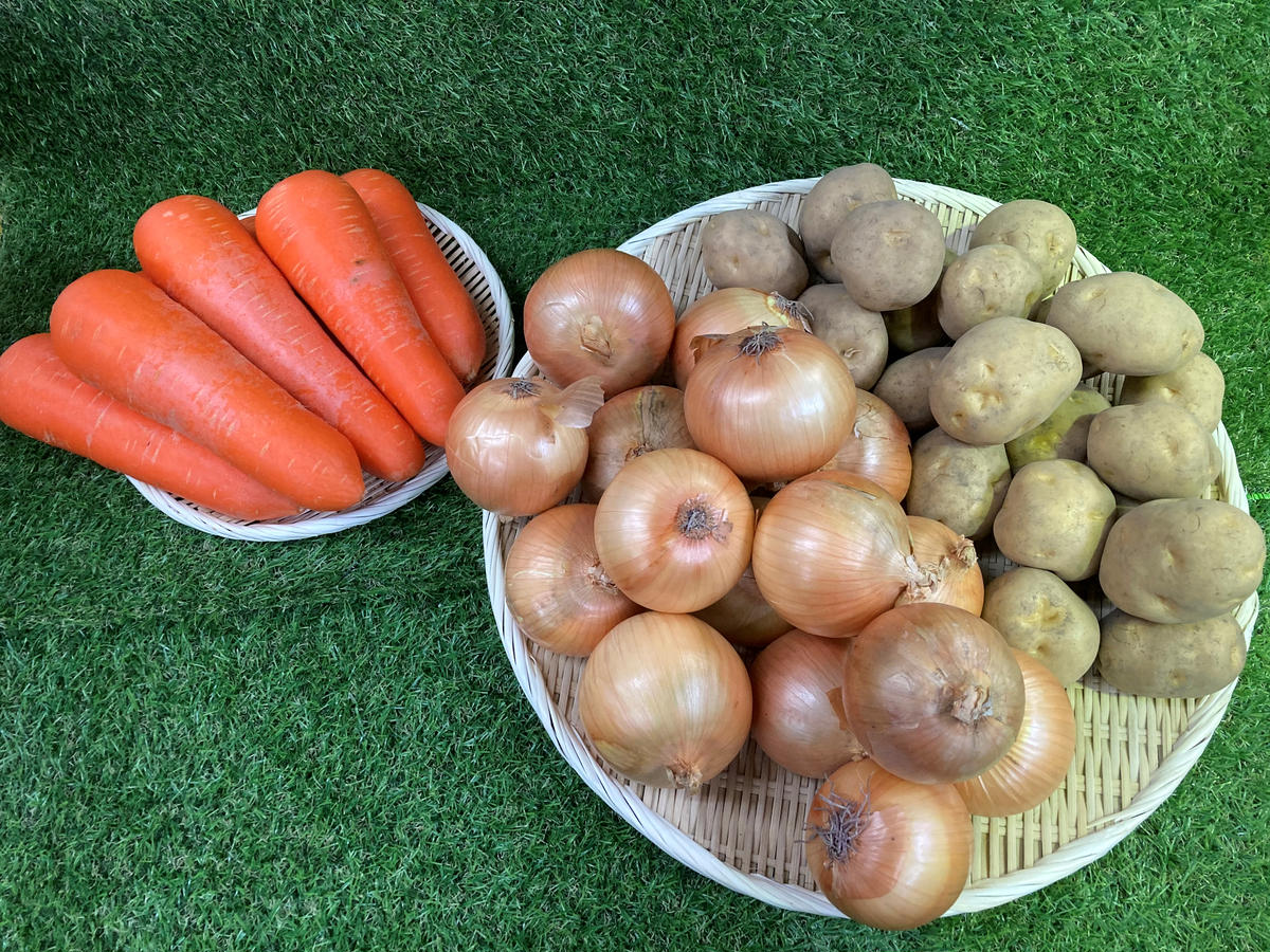 主婦の味方！大家族カレーセット（玉ねぎ４kg＆じゃがいも