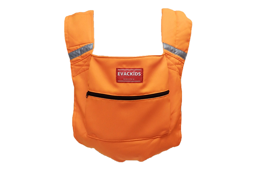 EVACKiDS 避難くん 避難用コンパクトキャリー オレンジ 避難用 緊急 災害用 保育 防災用品 防炎 抱っこ おんぶ 3歳まで リフレクター ホイッスル 74-CI