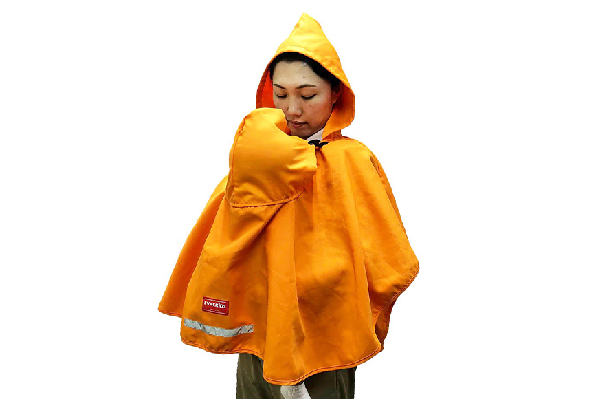 EVACKiDS 避難用フード付きポンチョ オレンジ 避難用 緊急 災害用 保育 防災用品 防炎 抱っこひも リフレクター 収納袋 壁掛け 0～3歳 74-BY