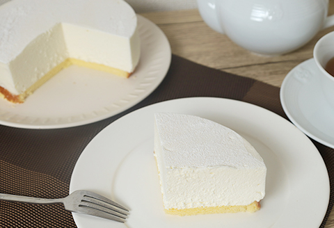 562 レアチーズケーキ 1個 直径15cm