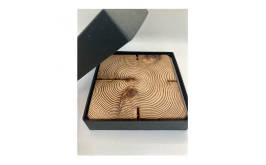 杉の無垢材四方背割り　鍋敷き　コースター (AT004)