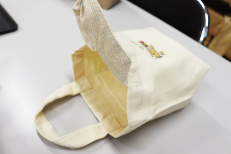 いろどりオリジナルセット(あみっぺ飛行機チャーム、バッグ、焼き芋)｜阿見町 マスコットキャラクター サツマイモ 薩摩芋 さつまいも スイーツ 手作り 茨城県 阿見町（54-05）