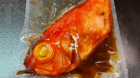 無添加 つり金目鯛 姿煮 ( 約500g～700g )× 1尾 キンメダイ 煮つけ 惣菜 レトルト [AU061ya]