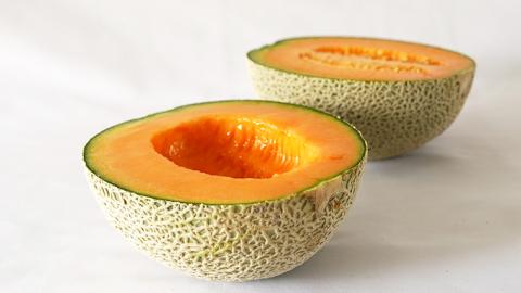 筑波レッドメロン 1箱 3玉 ～ 4玉 入り（ 約 5kg ～ 6kg ）【2026年6月上旬以降発送】 赤肉　数量限定 メロン レッド 赤肉 甘い 期間限定 産地直送 [BU002ya] 筑波レッドメロン 3玉～4玉