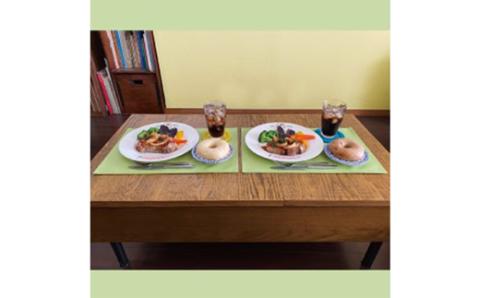 抗菌機能付き！レザーランチョンマット FNLM1-GR (グリーン) 2枚セット - レザー ビニールレザー 革 ランチョンマット グリーン 抗菌 防汚 耐アルコール 職人 こだわり 食卓 限定 茨城県 五霞町 グリーン