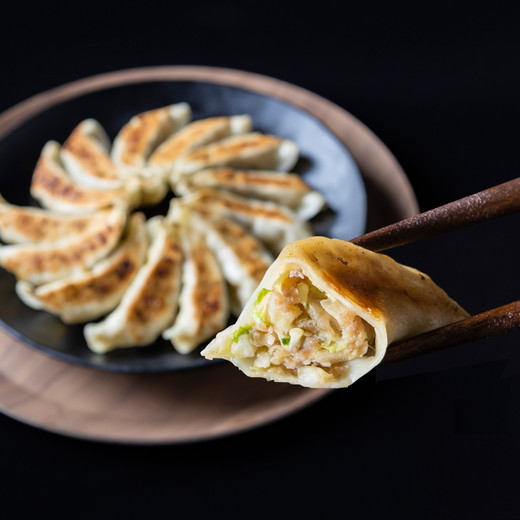 宇都宮餃子 はちまん餃子 鶏しそ餃子 16個 （16個入り×1パック/1個 22g） ｜ 宇都宮餃子 国産野菜 グルメ 宇都宮市 餃子 冷凍 ぎょうざ ギョーザ 野菜 冷凍食品 冷凍餃子 焼き餃子 水餃子