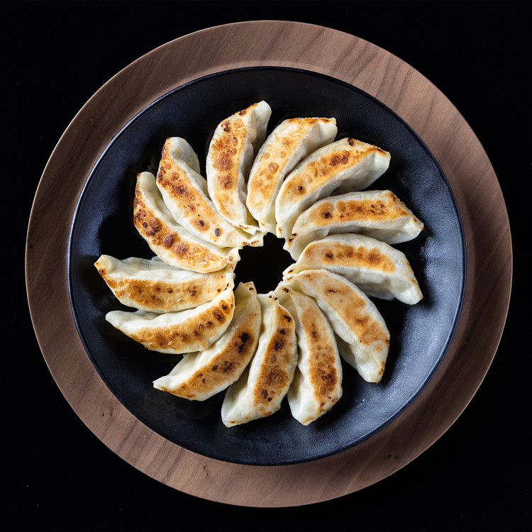 宇都宮餃子はちまん餃子 餃子BOXセット 28個（14個入り×2パック/1個22g） ｜ にんにく 鶏しそ餃子 宇都宮餃子 国産野菜 グルメ 宇都宮市 ぎょうざ ギョーザ 野菜 冷凍食品 冷凍餃子 焼き餃子 水餃子