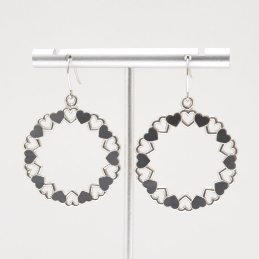 ハートのサークルピアス/One love