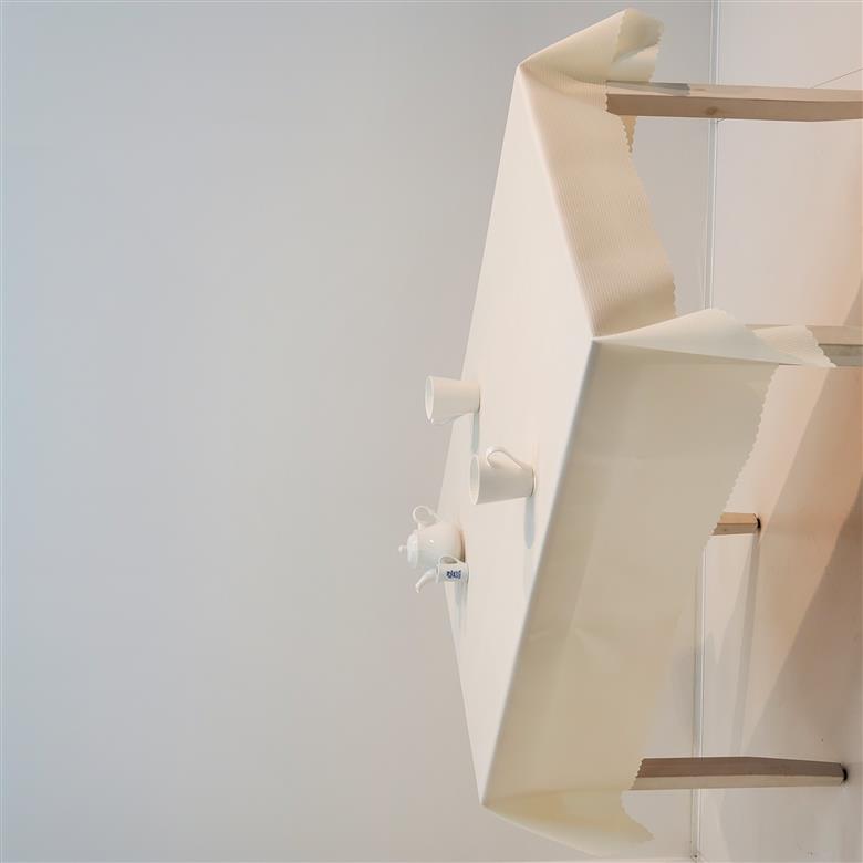 毎日の暮らしに「ちょうどいい」シンプルな撥水加工テーブルクロス アイボリー Lサイズ