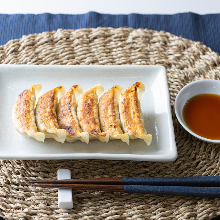 宇都宮餃子はちまん餃子 餃子BOXセット 28個（14個入り×2パック/1個22g） ｜ にんにく 鶏しそ餃子 宇都宮餃子 国産野菜 グルメ 宇都宮市 ぎょうざ ギョーザ 野菜 冷凍食品 冷凍餃子 焼き餃子 水餃子