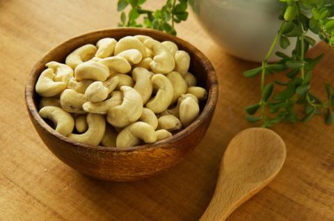 カシューナッツ多めの3種の素焼きミックスナッツ 1.36kg(680g×2袋) 素焼き チャック付き 健康 美容 直火焙煎 煎りたて うさぎや くるみ アーモンド カシューナッツ