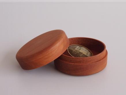【小箱マカロン60サイズ　メープル】旋盤の「削る」技術を利用した小さな丸い箱　国産　建彦木工　直径60mm×30mm【栃木県足利市】 F7Z-698