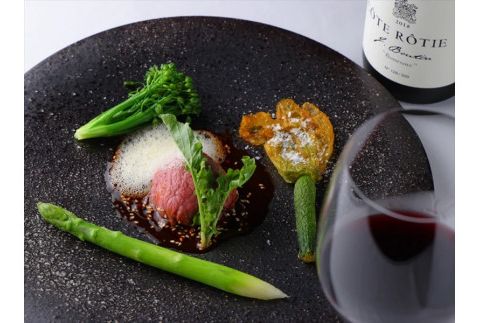 【南青山 中国料理フルコースとペアリング】足利みらい応援大使でソムリエ　エッセンスのオーナーシェフが腕を振るう「足利マール牛と足利野菜のフルコース＋お酒ペアリング」お食事券２名様 F7Z-689