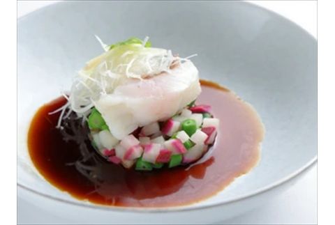 【南青山 中国料理フルコースとペアリング】足利みらい応援大使でソムリエ　エッセンスのオーナーシェフが腕を振るう「足利マール牛と足利野菜のフルコース＋お酒ペアリング」お食事券２名様 F7Z-689